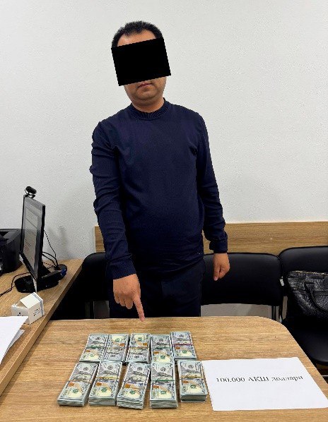 Oliy ta’lim vazirligi xodimi 100 MING DOLLAR olgan vaqtida ushlandi